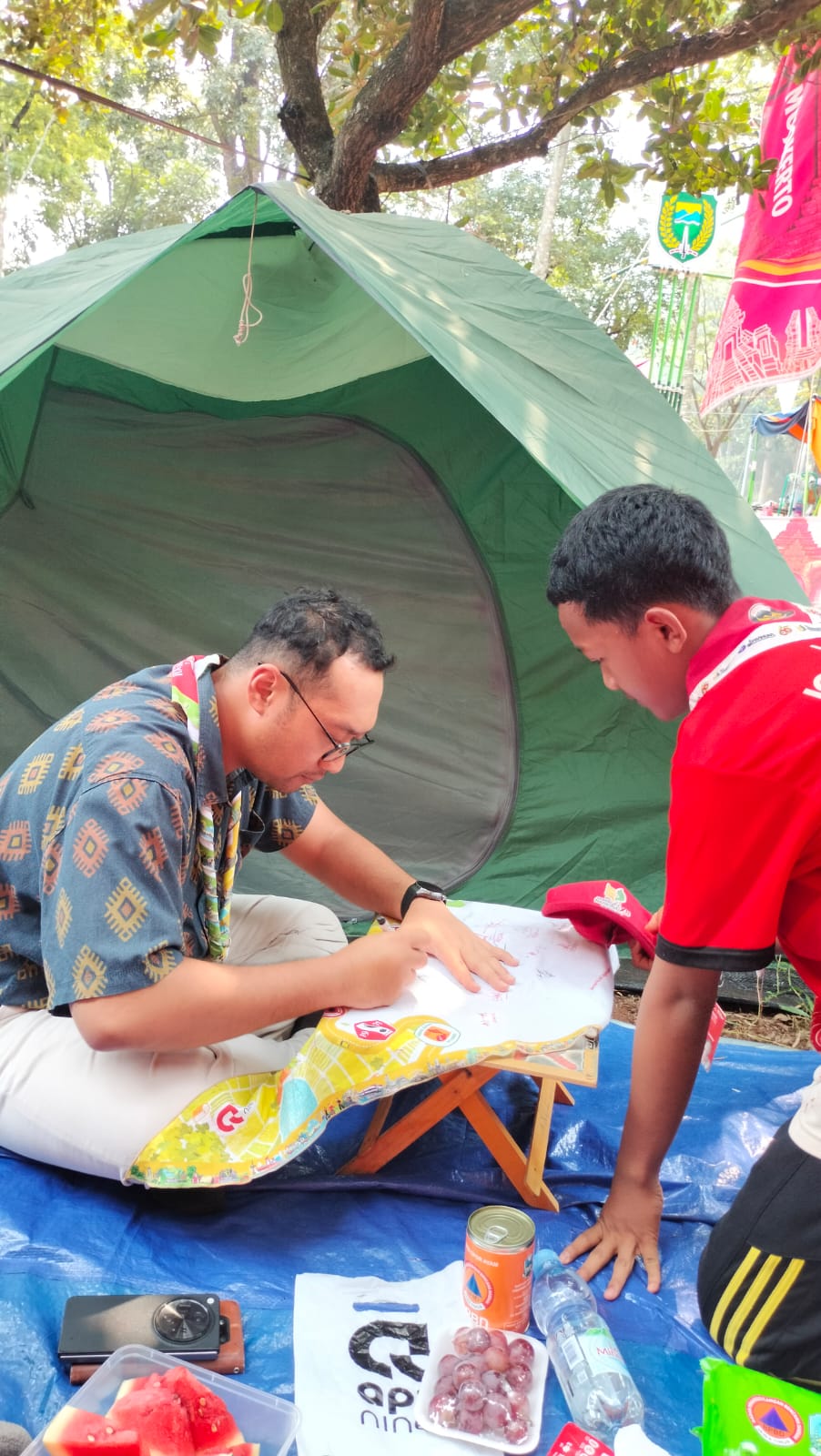 Momen Hangat: Peserta Jamnas XII Berebut Minta Tanda Tangan Ketua Kwarcab Mojokerto