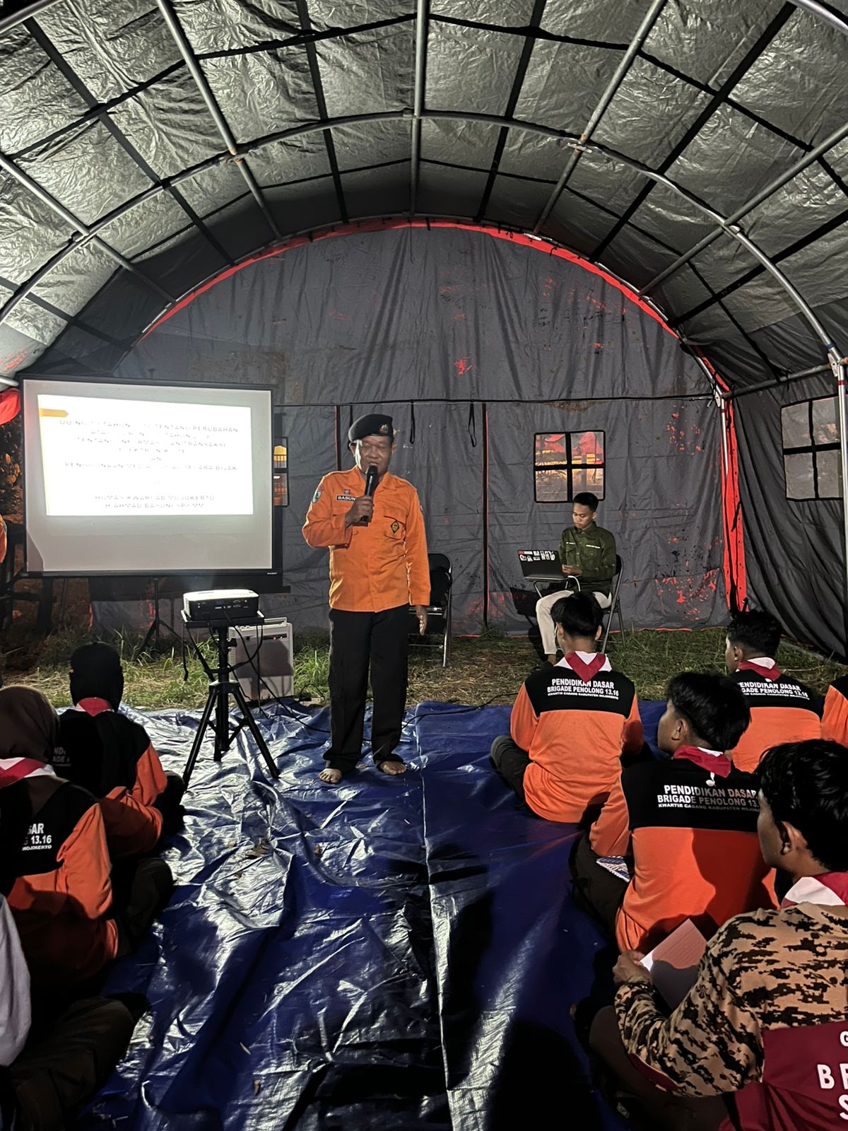 Peserta Dikdas Brigade Penolong 1316 Kwarcab Mojokerto Diajak Bijak Gunakan Media Sosial.